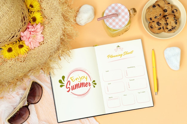 Zomer mockup notities op oranje achtergrond