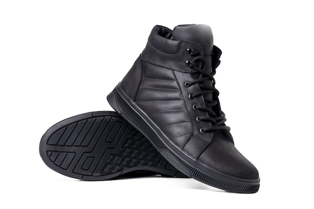 Zwarte mannenwinterschoenen op een transparante achtergrond