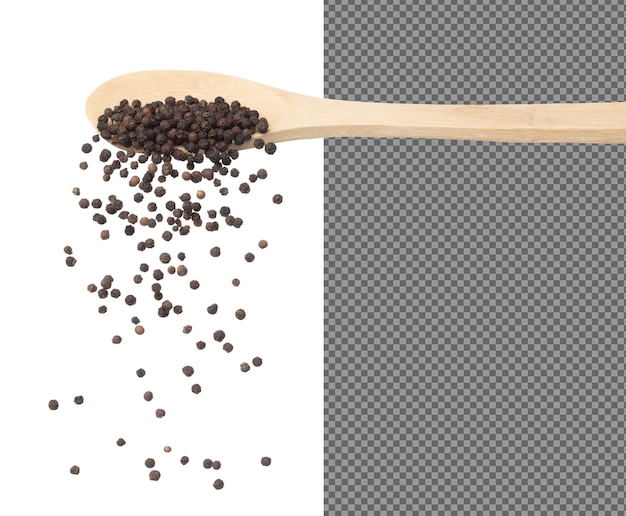 Zwarte peperzaadjes vallen naar beneden, gieten op een houten lepel, zwarte peper drijft, explodeert, abstracte wolken vliegen, zwarte paprika spat in de lucht, witte achtergrond, geïsoleerde hoge snelheid sluiter bevriezen.