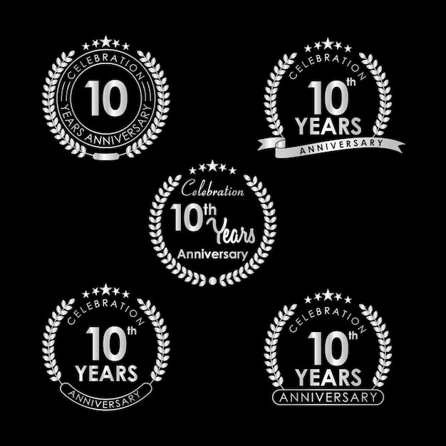 Etichetta di celebrazione di 10 anni anniversario con corona di alloro