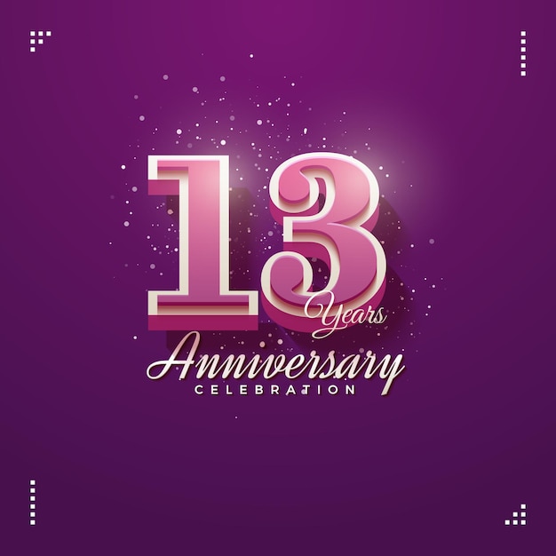 Invito a una festa per il 13° anniversario con numeri rosa su sfondo viola