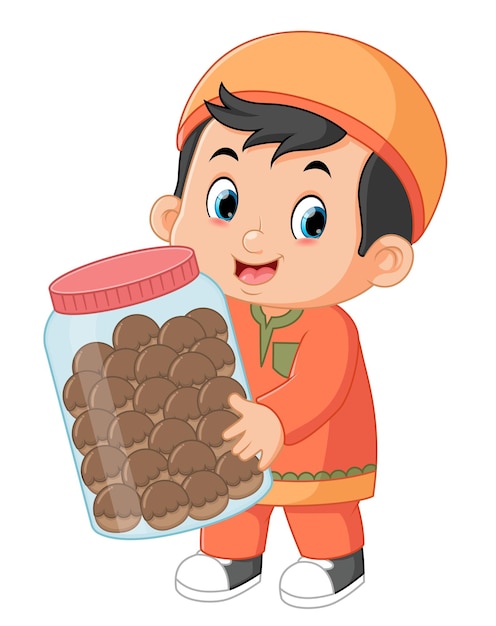 Мальчик-мусульманин с радостью приносит большую банку с шоколадным тортом.