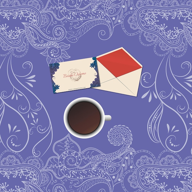 Абстрактный цветочный фон с канцелярскими принадлежностями и чашкой кофе на нем