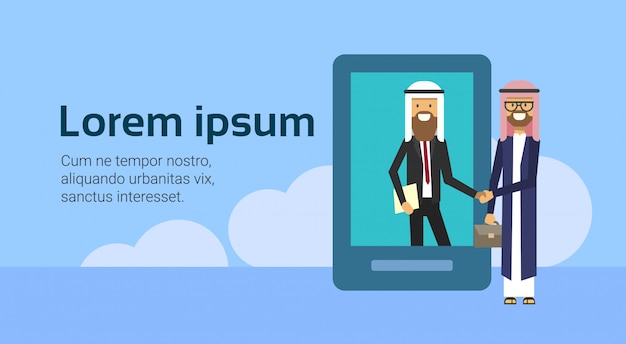 ベクトル ビジネスと伝統的な服完全な長さのビジネス契約およびパートナーシップの概念で握手タブレットでアラビア語の実業家