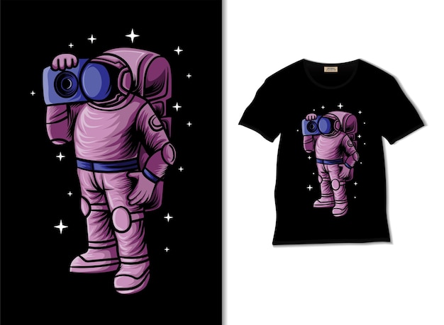 Tシャツのデザインとラジオテープのイラストを保持している宇宙飛行士