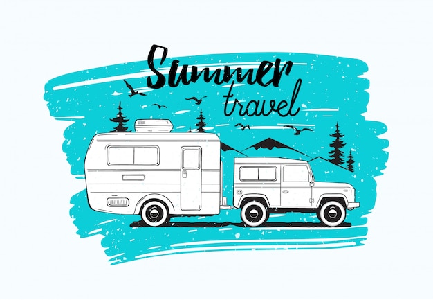 Vector auto caravan caravan trailer of camper tegen bergen en sparren op achtergrond en summer travel belettering. voertuig voor avontuurlijke natuurreizen of seizoenskamperen. illustratie.