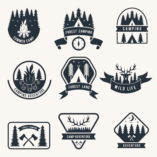 Avontuur monochroom badges instellen. Silhouet van tent. Camping vector labels