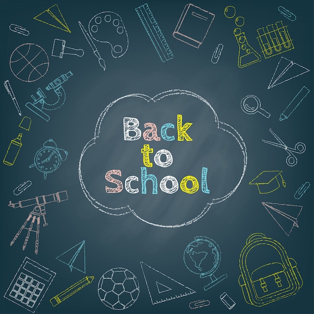 Обратно в школу фон, окруженный красочным рисунком мелом канцелярских, курсовых и школьных предметов на черной доске