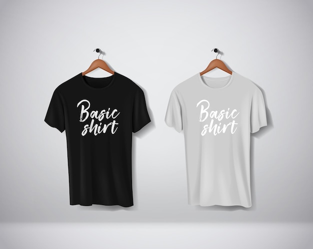 Basiscollectie T-shirts Zwart en grijs Mockup-kledingset hangend geïsoleerd aan de muur Voorzijde zijaanzicht met letters voor uw ontwerp of logo