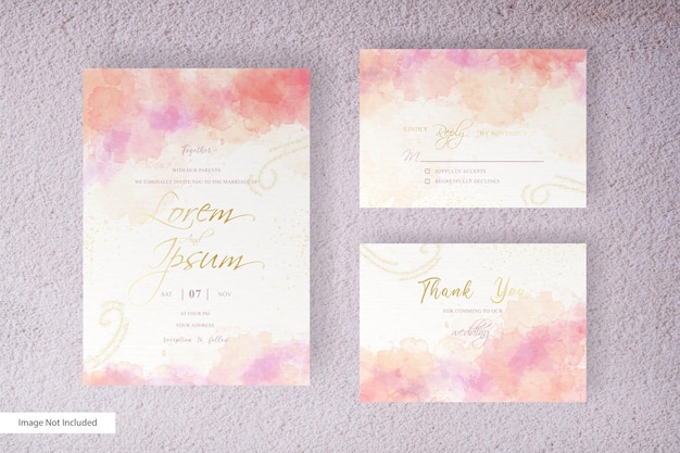 抽象的な手描きの動的流体と手描きの水彩スプラッシュと美しい水彩結婚式の招待カードテンプレート