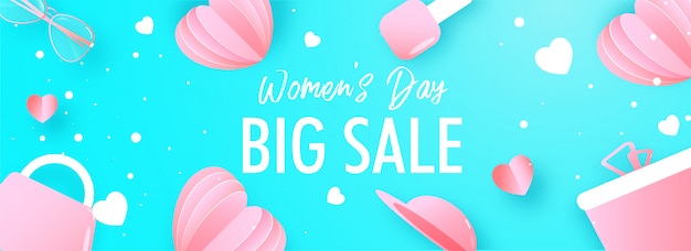 Большой дизайн заголовка или баннера с розовыми бумажными сердечками, подарочной коробкой, защитными очками, сумочкой и лаком для ногтей на синем фоне для женского дня.