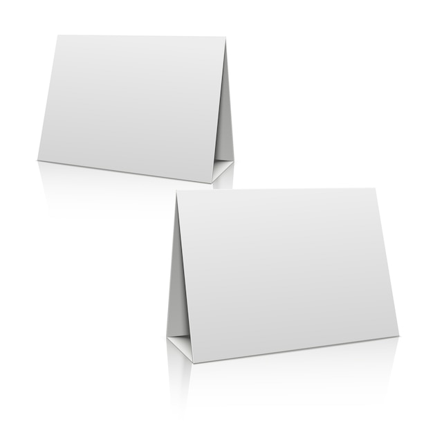 ベクトル 空白のホワイトペーパースタンドテーブルホルダーカード。 3dテンプレート