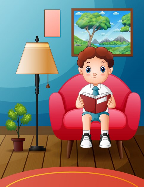 Un ragazzo studente si siede su una sedia morbida mentre legge un libro