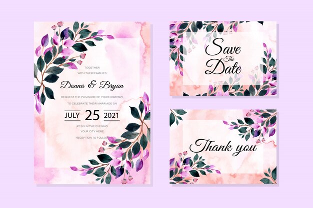 Bruiloft uitnodigingskaart met groene paarse bladeren aquarel achtergrond