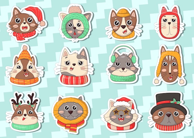 Vector bundel stickers van schattige kerstkattenkop in gebreide mutsen met pompons en sjaals hoge hoed met hulstster bril hertengewei winterkleren