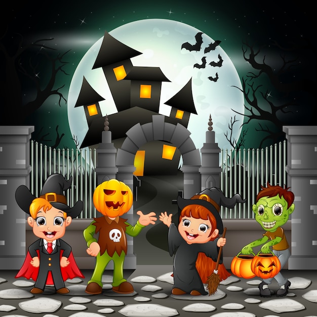 Cartoon gelukkige kinderen met halloween achtergrond