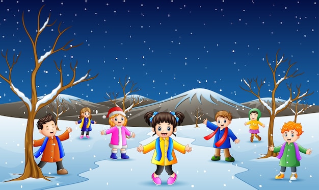 Мультфильм дети играют в снегу