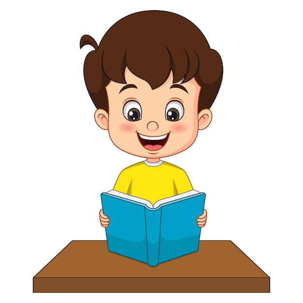 漫画の机の上の本を読んでいる小さな男の子