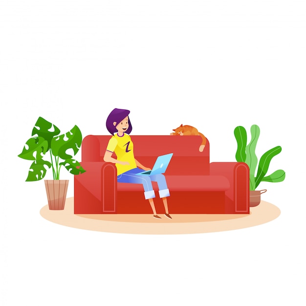 Cartoon meisje freelancer. jonge vrouw die werkt vanuit huis zittend op de bank of leren bank typen op laptop met kat thuis.