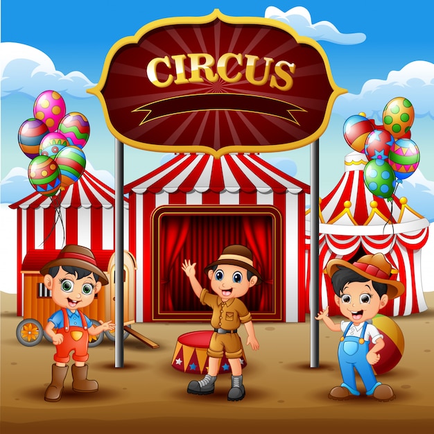 Cartoon tre ragazzi in piedi sull'arena del circo