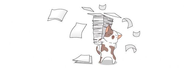 猫は紙の山を保持しています。
