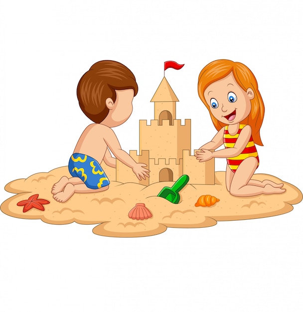 Bambini che fanno il castello di sabbia alla spiaggia tropicale