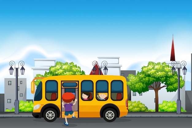 Дети на желтом школьном автобусе