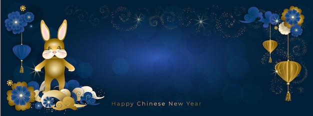 Chinees nieuwjaar 2023 wenskaart met schattig gouden konijn op aziatische wolken blauwe bloemen en gouden lantaarn op blauwe achtergrond vertalen gelukkig nieuwjaar in goud vector illustratie