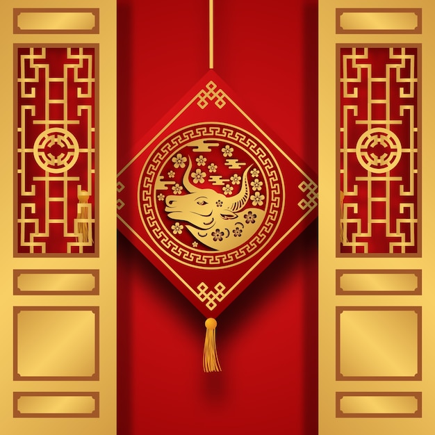 中国の旧正月2021年、丑年。伝統的な門の扉で金色の牛の装飾をぶら下げます。旧正月、明けましておめでとうございます
