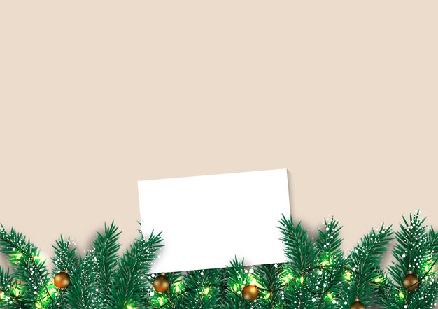 녹색 소나무 가지가 있는 흰색 빈 종이가 있는 크리스마스 배너 크리스마스 공 반짝이는 빛