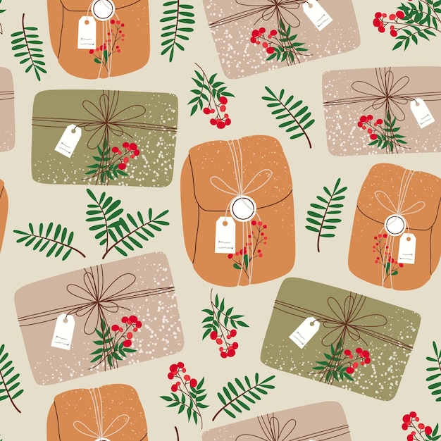 태그와 열매가 있는 크래프트 종이에 크리스마스 선물. 공예 포장지에 있는 선물 상자 패턴