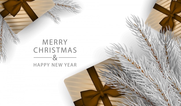 흰색 장식 트리 및 선물 상자 배너와 현실적인 스타일의 크리스마스 트리