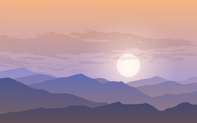 日没時に山の上の曇り空