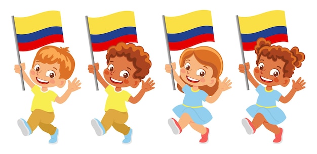 Bandiera della colombia in mano. bambini che tengono bandiera. bandiera nazionale della colombia