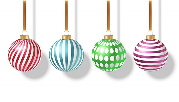 Красочная коллекция новогодних шаров с полосами.