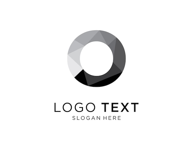 Logo colorato o tecnologia lettera semplice