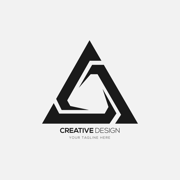 Lettera creativa un logo monogramma a forma di piramide