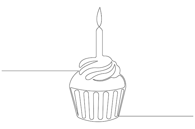 その上に誕生日が書かれたろうそくのカップケーキ