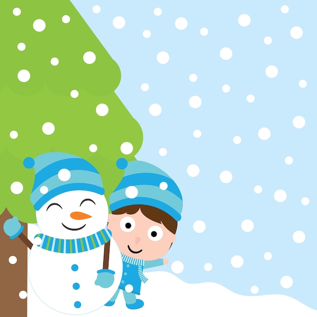 Симпатичный мальчик и снеговик под деревом