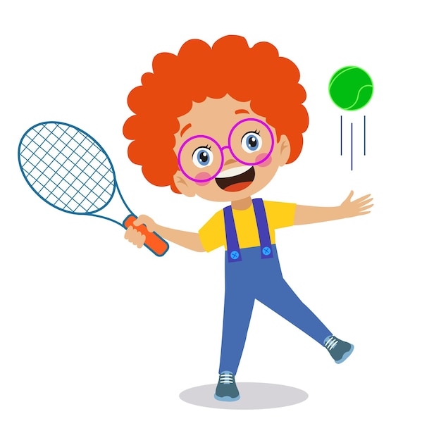 Милый счастливый мальчик играет в теннис