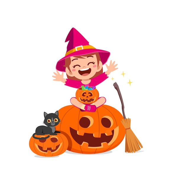 Милая маленькая девочка в костюме ведьмы на хэллоуин