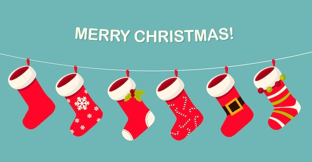 Симпатичные рождественские красно-белые носки или чулок, висящие на веревке, празднование рождества и нового года