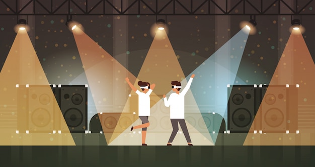 Dansers paar dragen virtual reality bril dansen op het podium met lichteffecten disco studio muziekapparatuur multimedia luidspreker