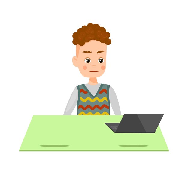 De jongen zit aan bureau met laptop Homeschooling Concept Online studeren