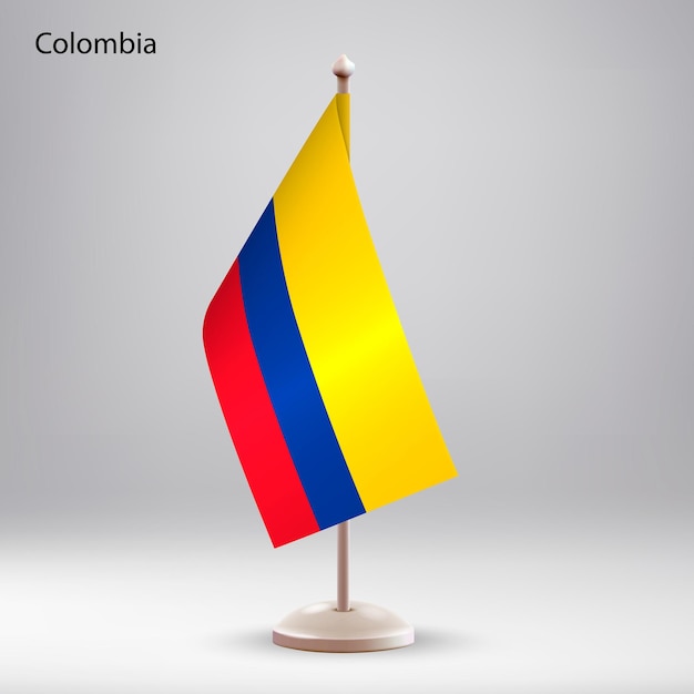 De vlag van Colombia hangt op een vlaggenstand