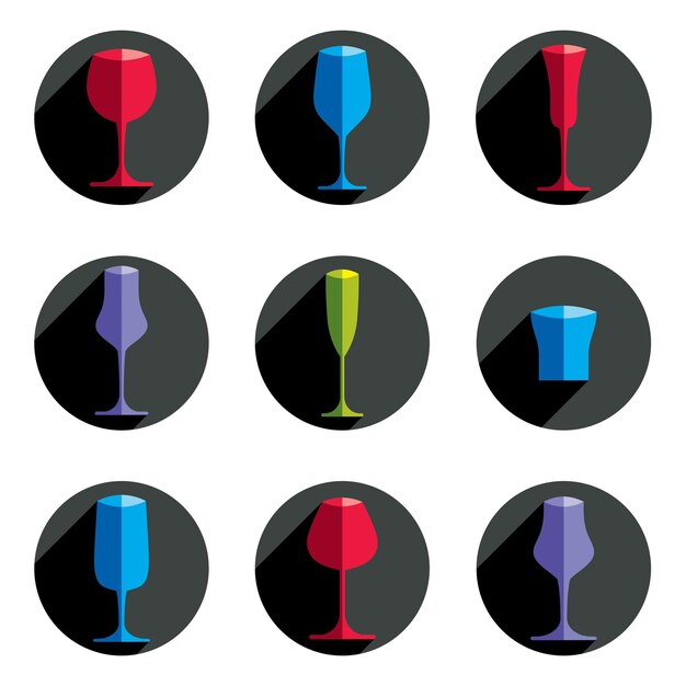 Decoratieve drinkglazen collectie. Set feestbekers, eenvoudig glaswerk, kan worden gebruikt in grafisch en webdesign.
