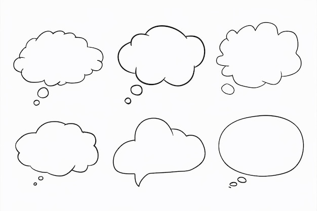 Un disegno di una nube con bolle di linguaggio e una nube