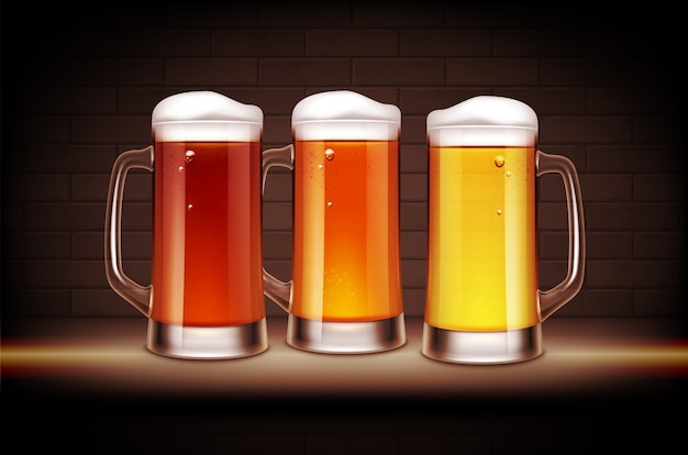 drie mokken vol geel, amber en bruin bier.