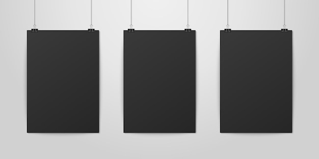 Drie realistische zwarte lege verticale A4-papieren poster hangend aan een touw met bindclip set m