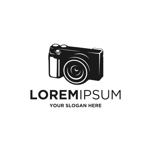 Een camera met een zwart-wit logo voor een fotostudio.